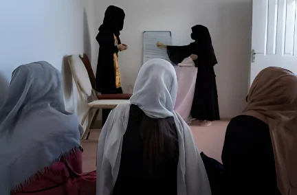 الفتيات الأفغانيات فقدن 1000 يوم من التعليم، ما يعادل ثلاثة مليارات ساعة دراسية